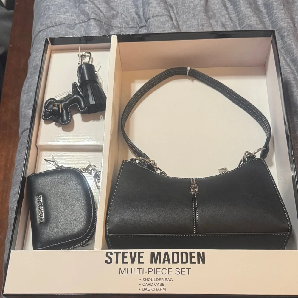 Steve Madden Black Accessory Set - Picture 1 of 5